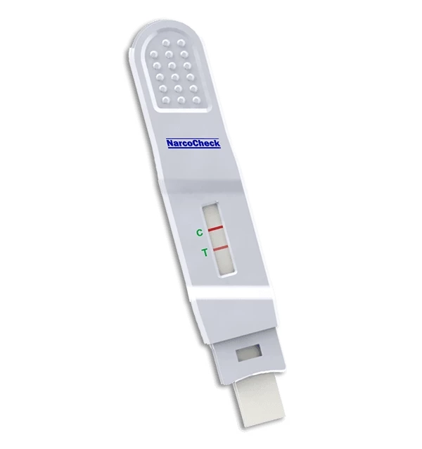 Test salivaire THC NarcoCheck avec double ligne rouge visible pour dépistage rapide du cannabis. Outil simple et portable pour usage médical.